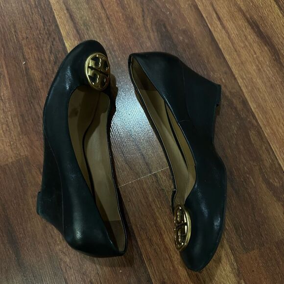 Tory Burch Black wedges with Gold Emblem - Picture 5 of 9